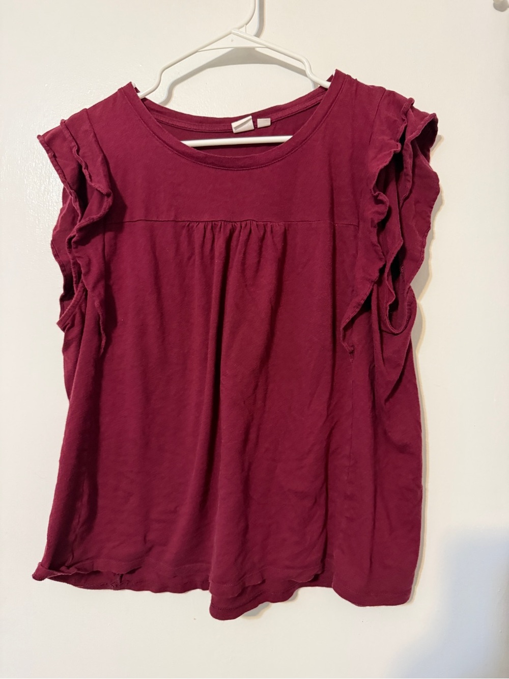 GAP Women's Ruffle Sleeve Tee in Burgundy